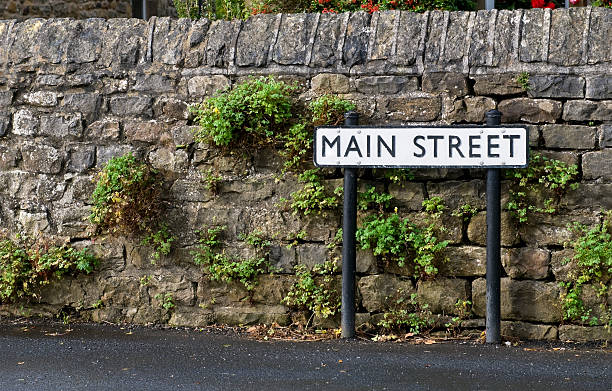 main стрит - street name sign стоковые фото и изображения