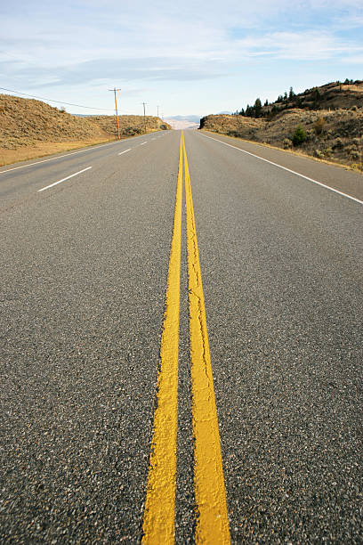 ggg deserto highway - arid climate asphalt barren blue - fotografias e filmes do acervo