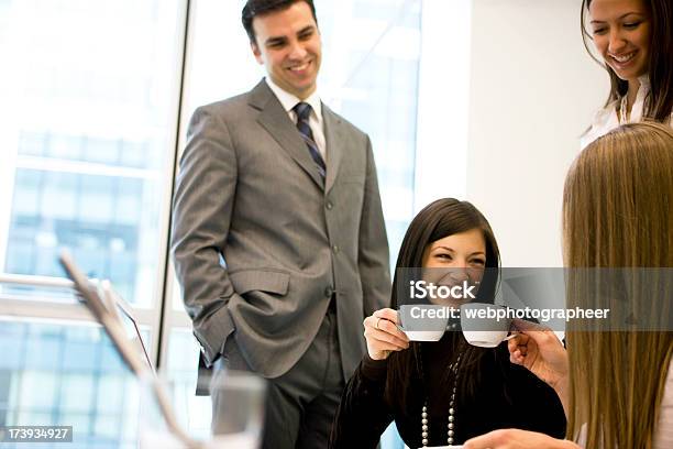 Foto de Intervalo Para Coffee e mais fotos de stock de Adulto - Adulto, Adulto de idade mediana, Atitude