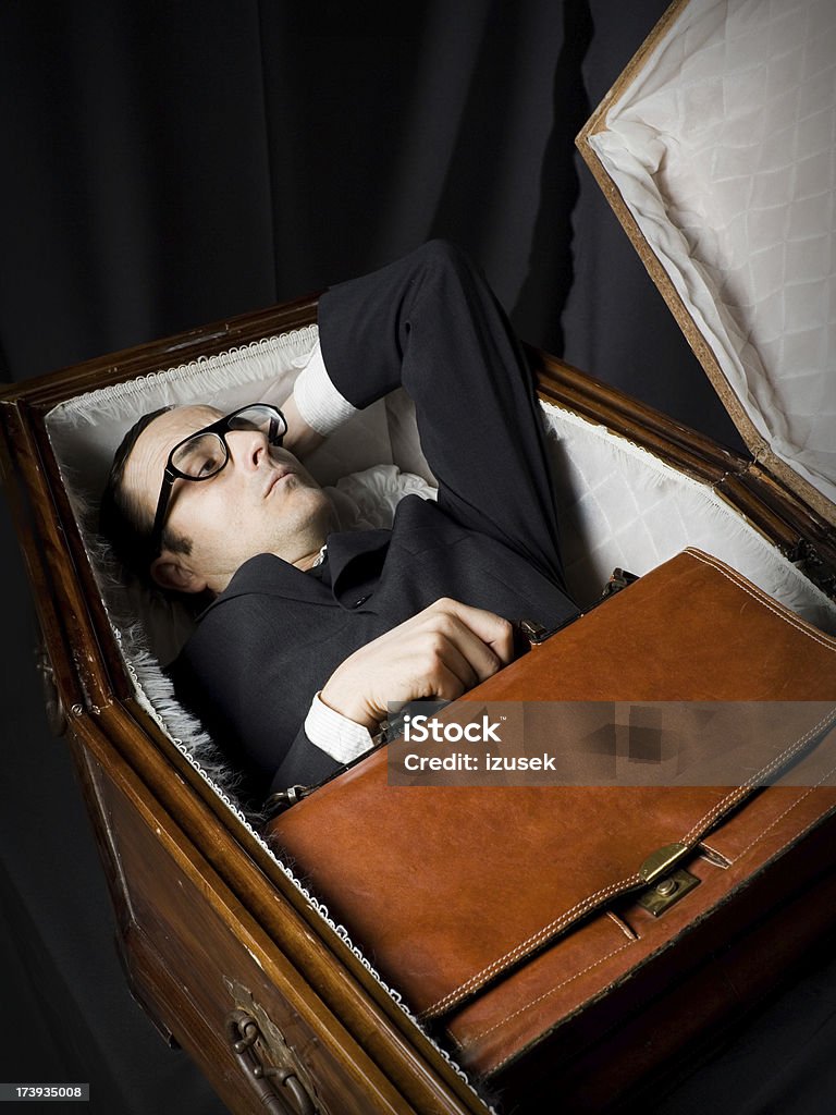 변호사 라잉 (Coffin - 로열티 프리 관-제작물 스톡 사진