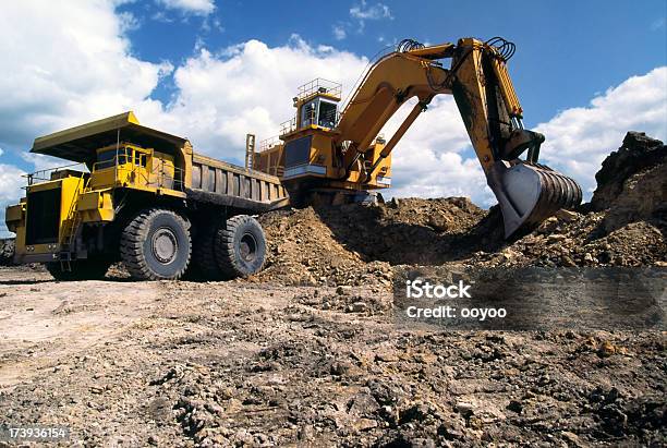 Escavatore Dump - Fotografie stock e altre immagini di Cantiere di costruzione - Cantiere di costruzione, Miniera sotterranea, Escavatore