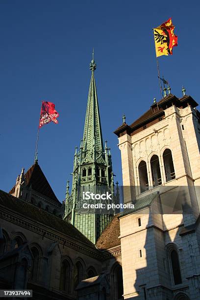 Foto de Catedral De Genebra e mais fotos de stock de Arquitetura - Arquitetura, Bandeira, Catedral