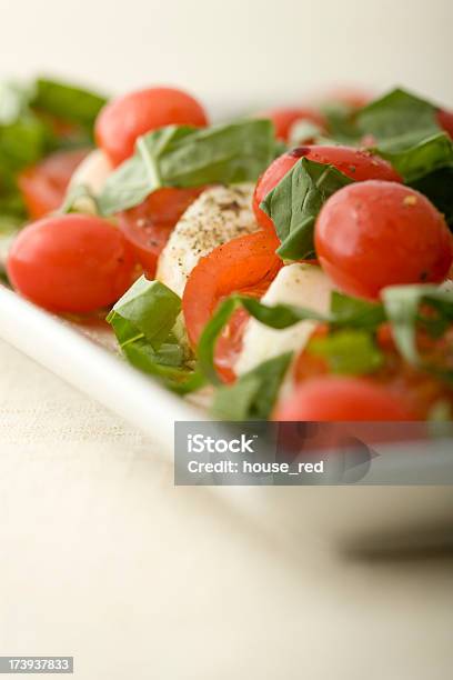 Salada Caprese - Fotografias de stock e mais imagens de Alimentação Saudável - Alimentação Saudável, Azeite, Comida