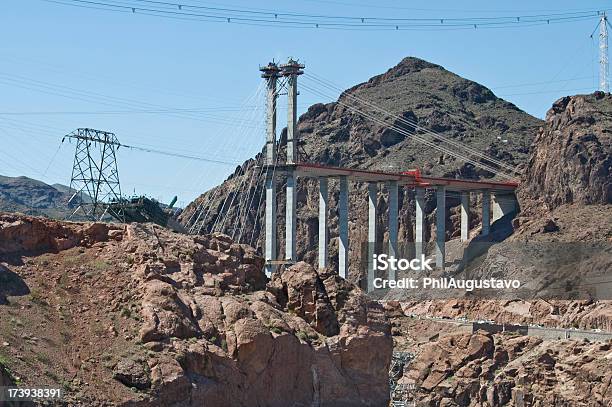 橋の近くまでバイパスフーバーダムネバダアリゾナ州 - アリゾナ州のストックフォトや画像を多数ご用意 - アリゾナ州, 送電線, アメリカ合衆国