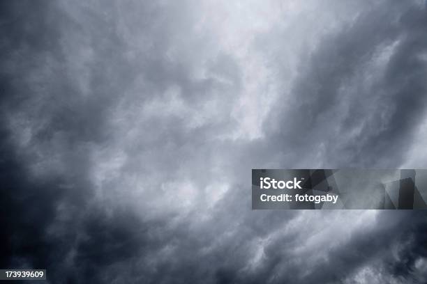 Foto de Céu Dramático e mais fotos de stock de Beleza natural - Natureza - Beleza natural - Natureza, Cena Não-urbana, Clima