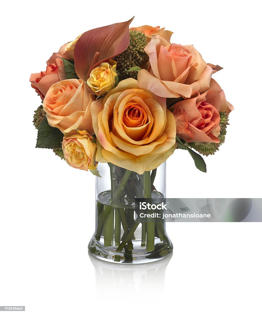 Rose e Calla Bouquet su sfondo bianco - Foto stock royalty-free di Bellezza naturale