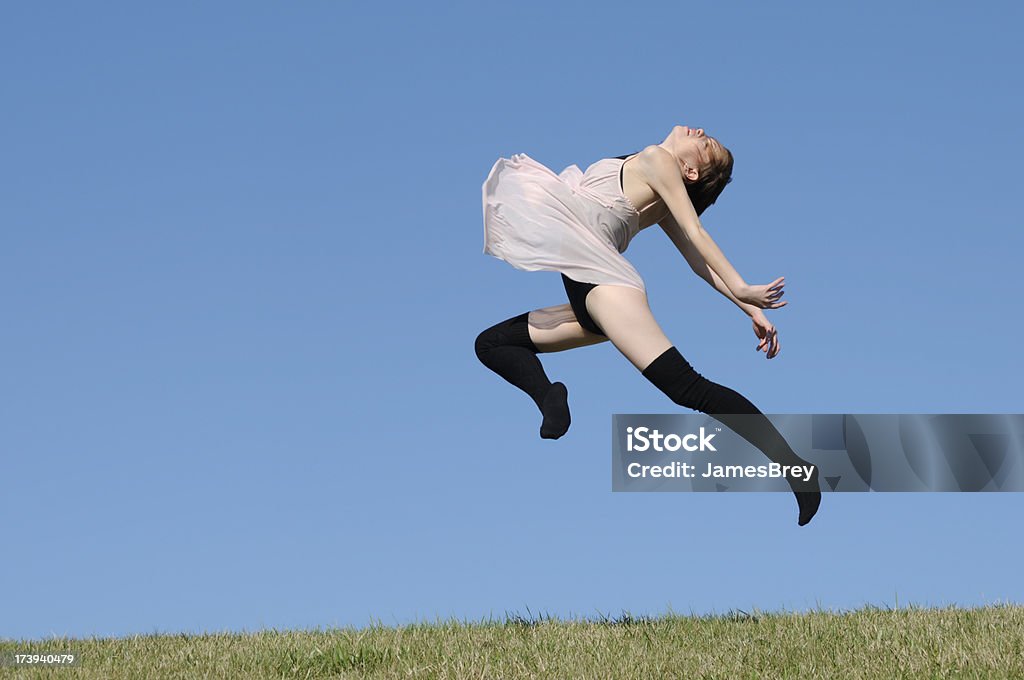 Tänzer Springen in den Himmel - Lizenzfrei Abnehmen Stock-Foto