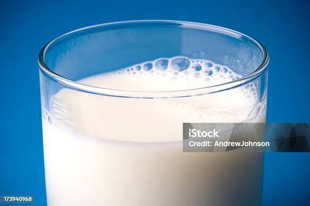 Milch Stockfoto und mehr Bilder von Milch - Milch, Trinkglas, Blau