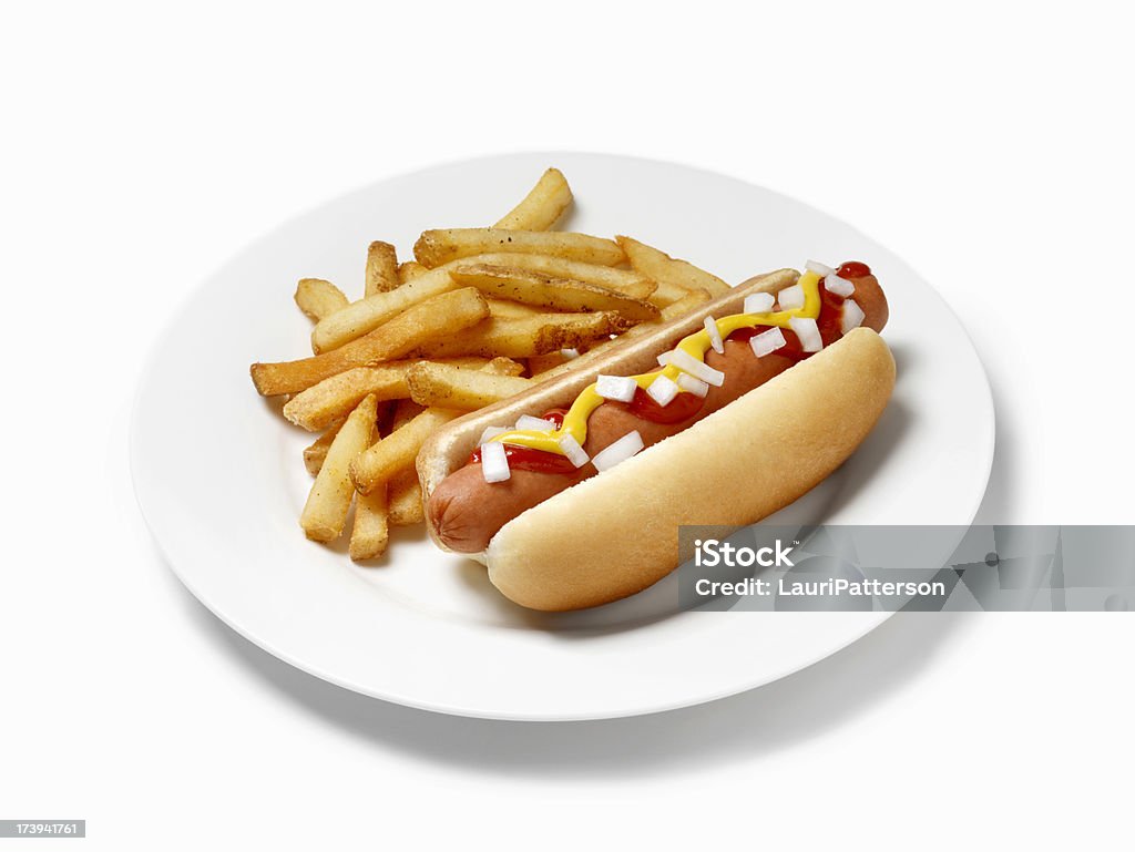 Hot Dog mit Ketchup und Senf, Zwiebeln und Pommes frites - Lizenzfrei Ausgebleicht Stock-Foto