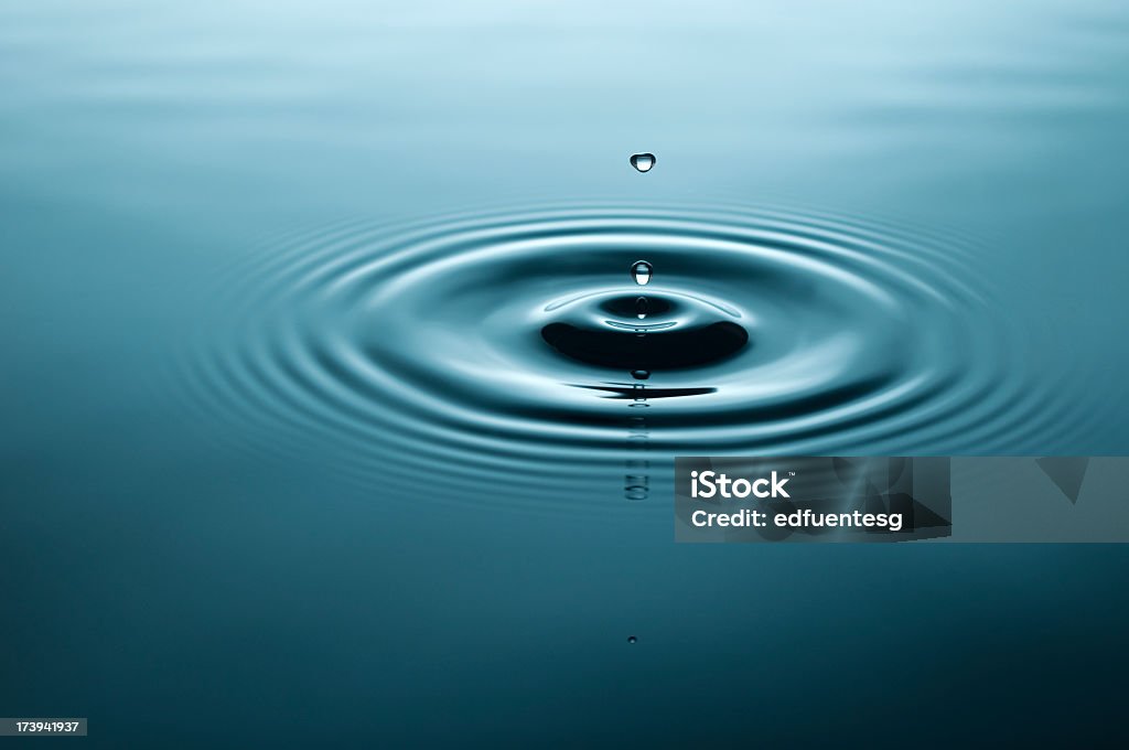 Goccia d'acqua - Foto stock royalty-free di A mezz'aria