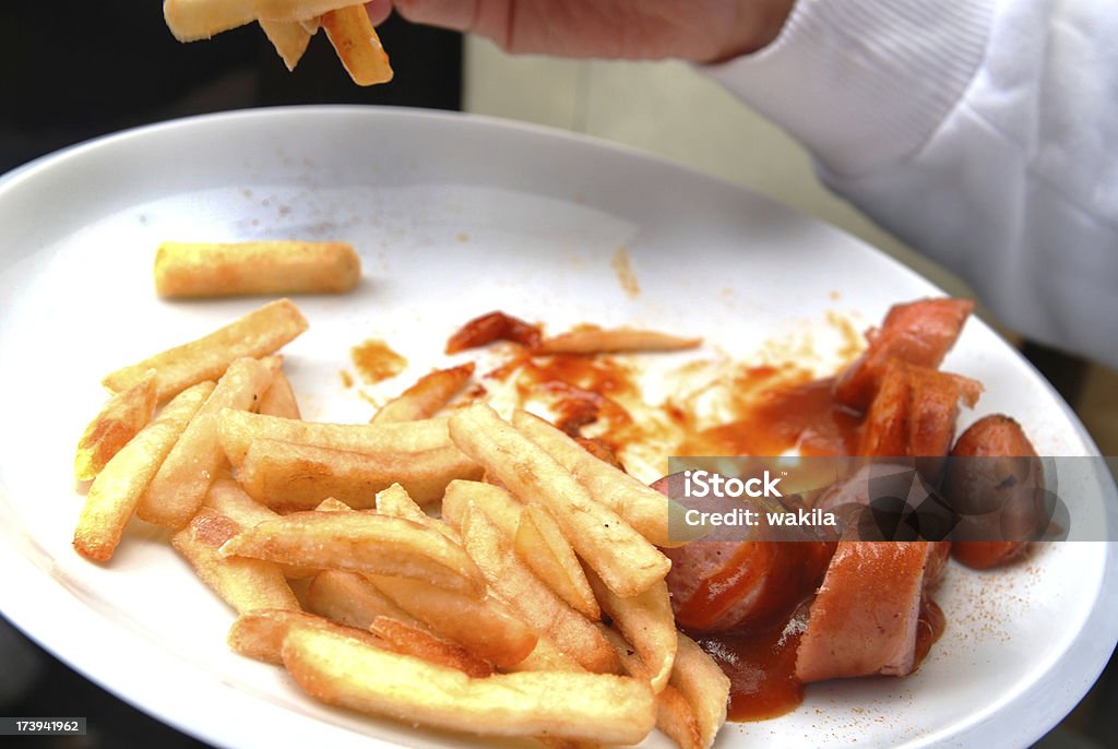 currywurst con patatine fritte - Foto stock royalty-free di Alimentazione non salutare
