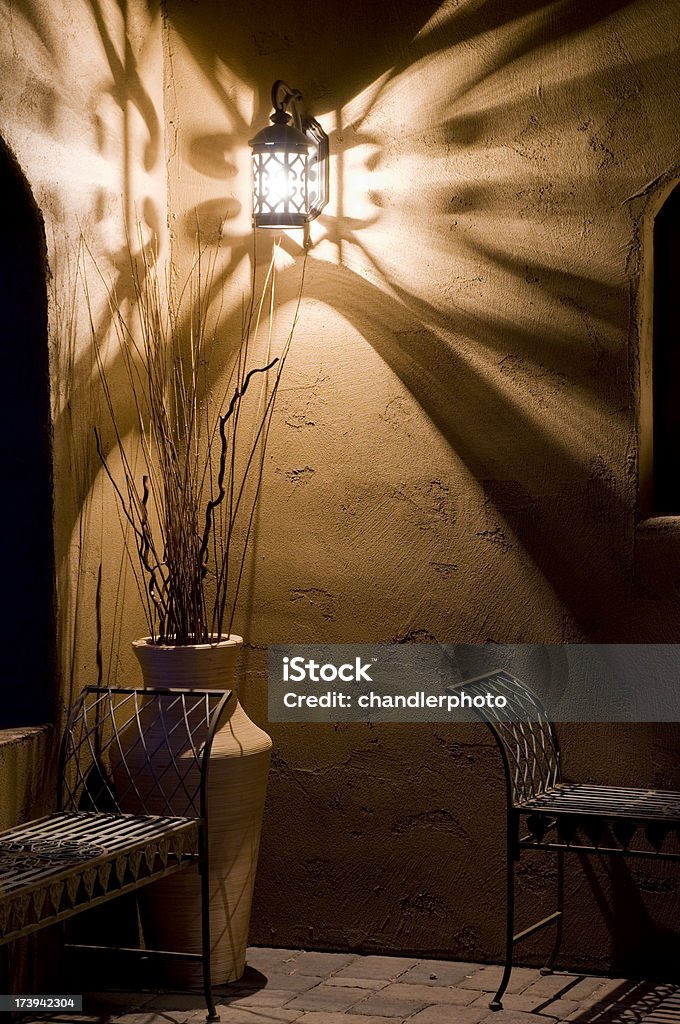 Porche, adobe, iluminación por la noche - Foto de stock de Adobe libre de derechos