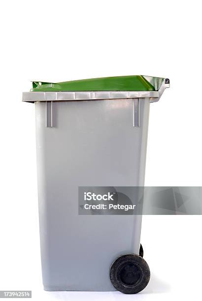 Cestino - Fotografie stock e altre immagini di Ambiente - Ambiente, Bidone della spazzatura, Bidone per il riciclaggio