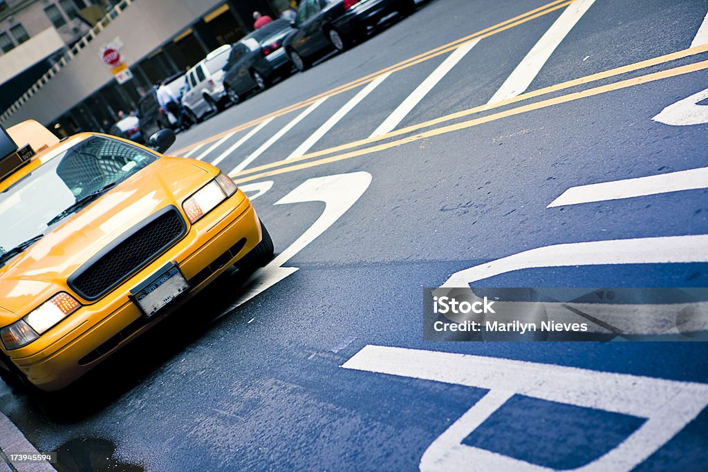 Parada de taxi - Foto de stock de Acera libre de derechos
