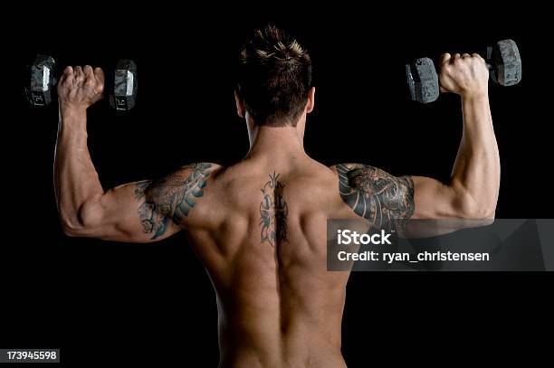 Fitnesssexy Muskel Mann Gewichtheben Xl Stockfoto und mehr Bilder von 20-24 Jahre - 20-24 Jahre, Aktivitäten und Sport, Anaerobes Training