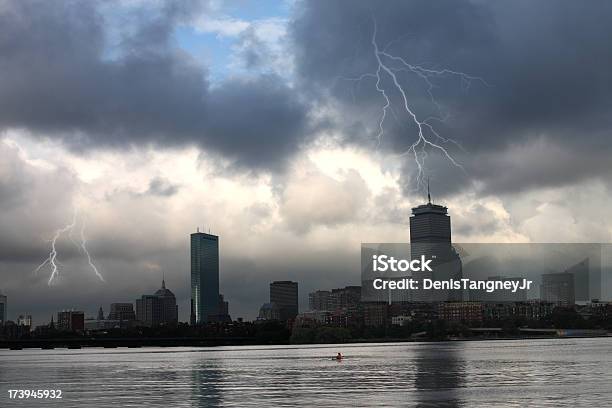 Гроза — стоковые фотографии и другие картинки Бостон - Массачусетс - Бостон - Массачусетс, Дождь, Линия горизонта