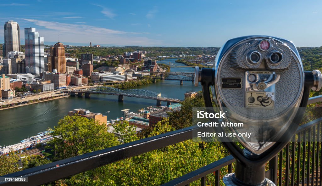 米国ペンシルベニア州ピッツバーグのダウンタウンを見下ろすタワービューア アメリカ合衆国のストックフォトや画像を多数ご用意 アメリカ