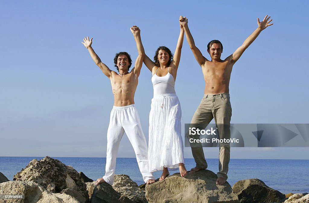 Heureux amis au bord de la mer - Photo de Activité libre de droits