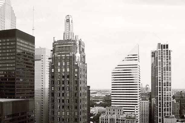 vista aérea de chicago loop de edifícios - chicago black and white contemporary tower - fotografias e filmes do acervo