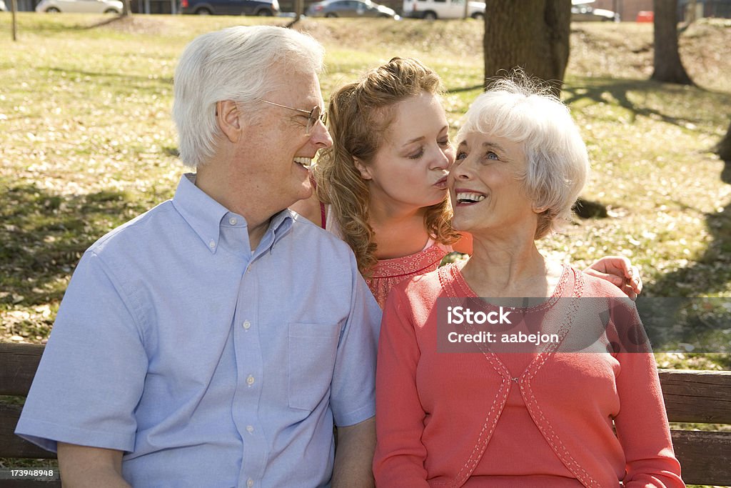 Kiss для Grandma - Стоковые фото 60-69 лет роялти-фри