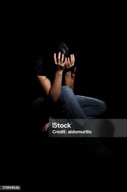 Mujer De Tensión Foto de stock y más banco de imágenes de Adolescencia - Adolescencia, Adolescente, Adulto