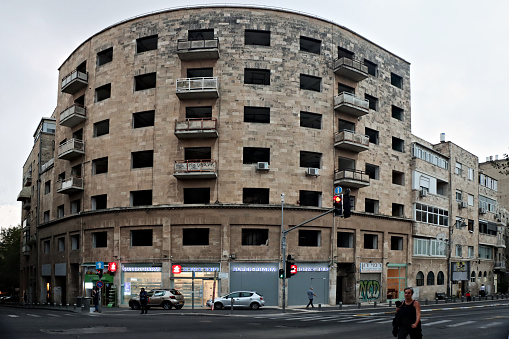 Jerusalem, 10. 16. 2023:\nDespite the emptiness, this former residential building in the heart of the city of Jerusalem still looks so imposing.