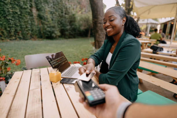 istock Effortless outdoor dining 1739534786