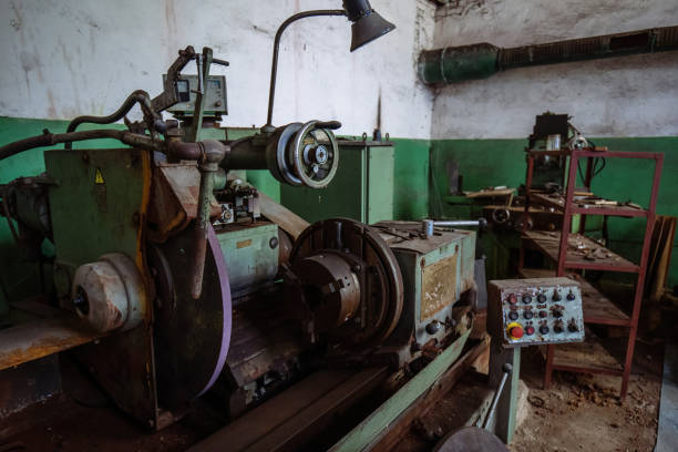 istock Old lathe in the metalworking workshop 1739613770