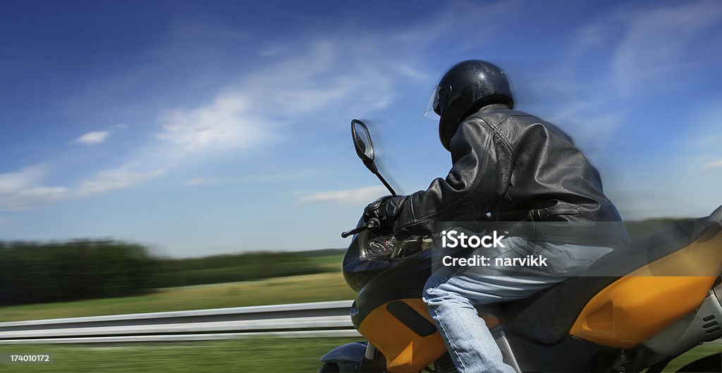 Motocicletta Rider nel movimento - Foto stock royalty-free di Motocicletta