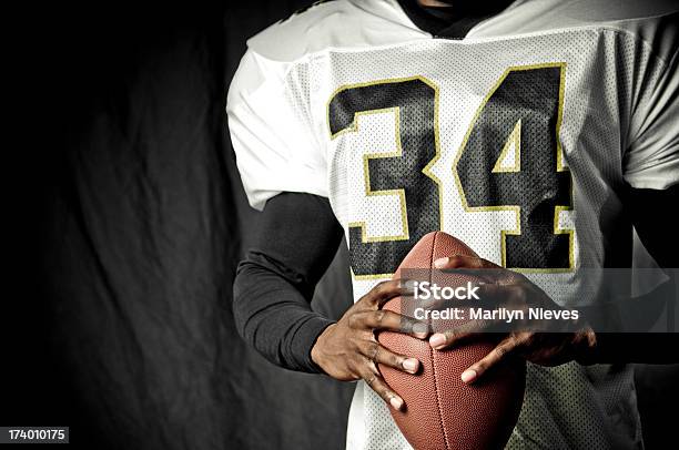 Photo libre de droit de Joueur De Football Américain banque d'images et plus d'images libres de droit de Football américain - Football américain, Ballon de football américain, Jersey - En matière textile