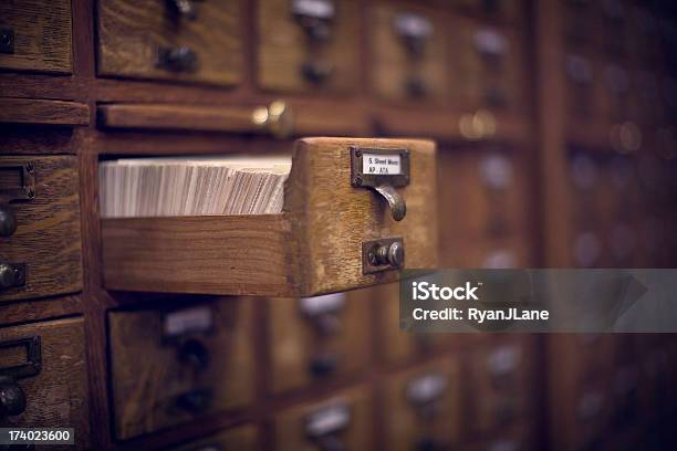 Catalogo Di Carta Vecchia Libreria Vintage - Fotografie stock e altre immagini di Catalogo a schede - Catalogo a schede, Vecchio, Biblioteca