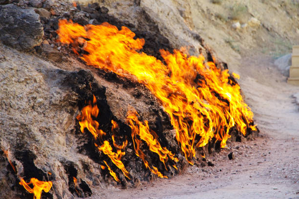 istock Yanar Dag natural fire in Azerbaijan 1740248295