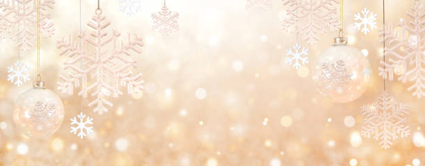 banner natalizio composizione di fiocchi di neve su sfondo beige con spazio per il testo - xmas toys snowflake foto e immagini stock