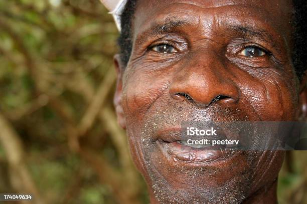 旧アフリカ男性 - アフリカ民族のストックフォトや画像を多数ご用意 - アフリカ民族, シニア世代, 眼