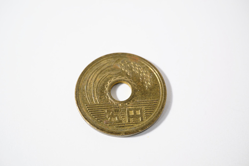 Image of a 5 yen coin