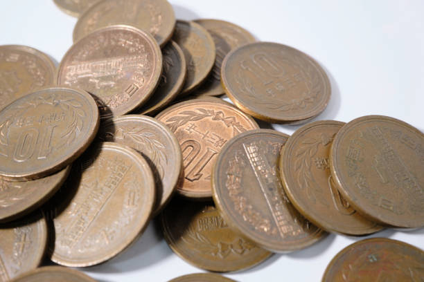 lots of ten yen coins
