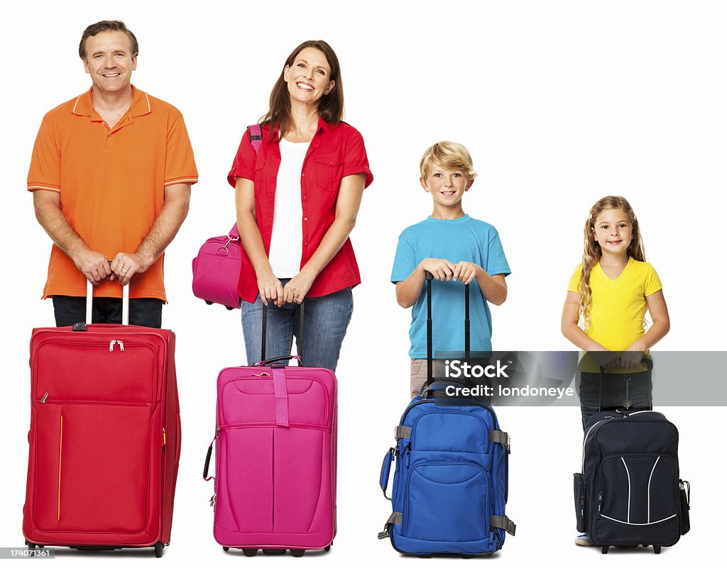 Famiglia sorridente con i bagagli-isolato - Foto stock royalty-free di Famiglia