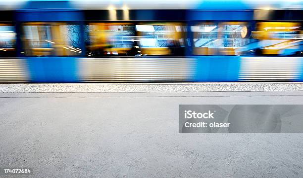 Motion Verschwommene Zug Stockfoto und mehr Bilder von Abstrakt - Abstrakt, Bahngleis, Bahnsteig