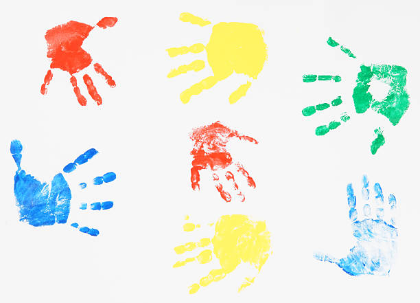 kind, die farbe hand drucke - kid painting stock-fotos und bilder