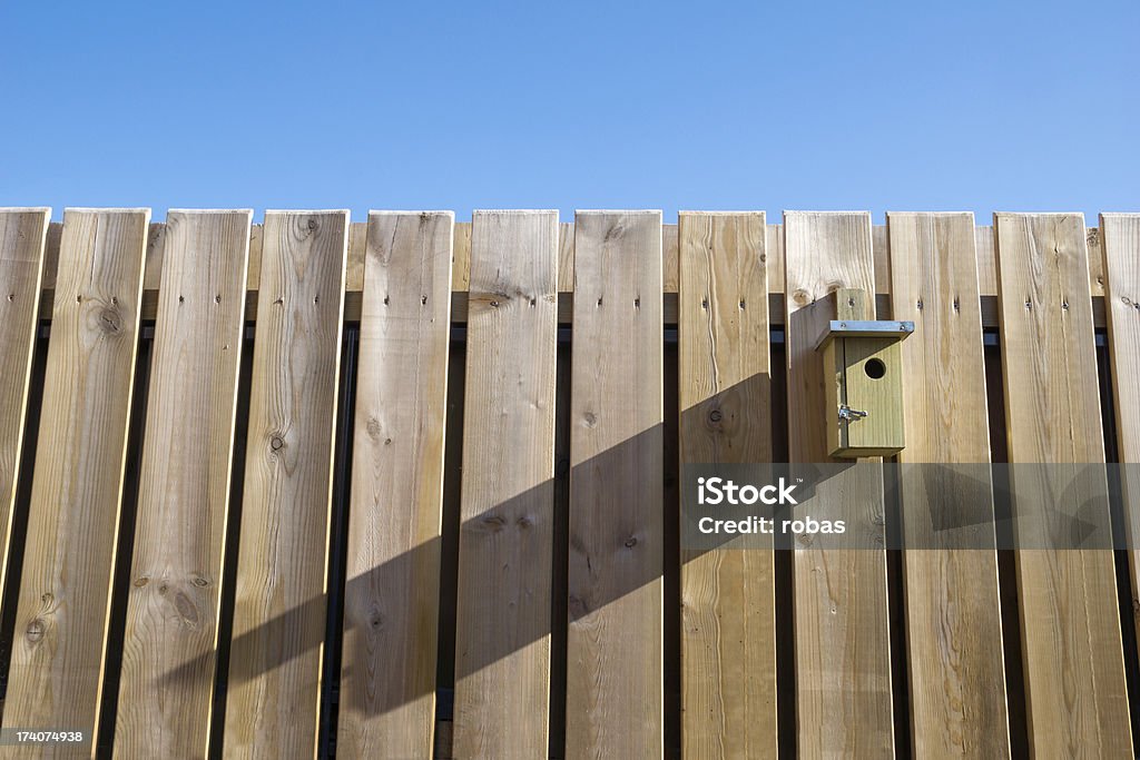 Nest scatola di legno appeso sulla parete - Foto stock royalty-free di Animale