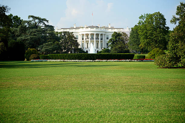 istock White House Lawn Washington DC Horizontal 174079991