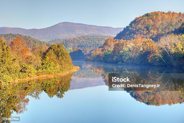 Catena Montuosa Del Blue Ridge In Autunno - Fotografie stock e altre immagini di Virginia - Stato USA - Virginia - Stato USA, Scena rurale, Fiume