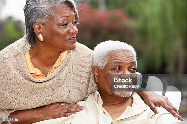 Starszy African American Para - zdjęcia stockowe i więcej obrazów Poważny - Poważny, Senior, Afroamerykanin