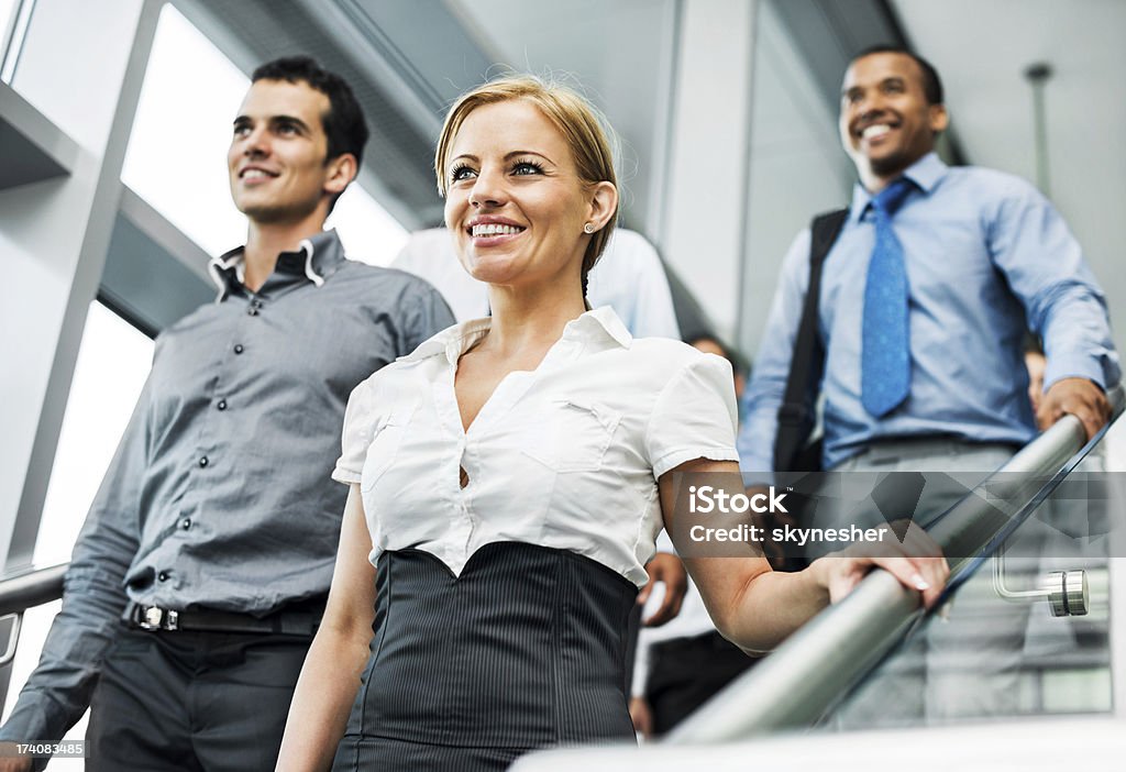 Gruppe von lächelnde Geschäftsleute auf der Treppe. - Lizenzfrei Treppe Stock-Foto
