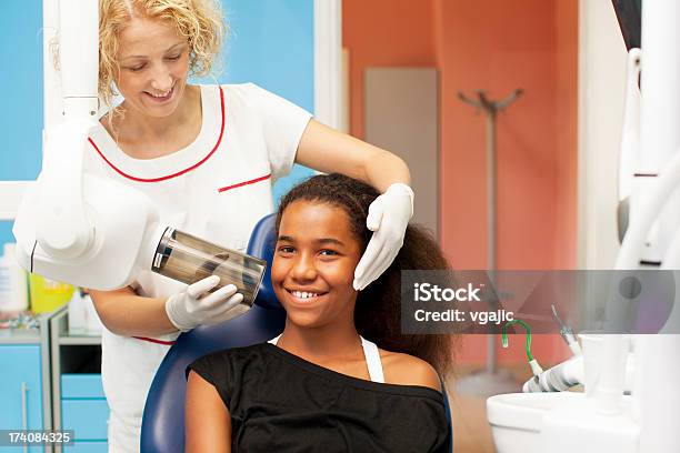 Afrikanische Teenager Besuchen Zahnarzt Büro Stockfoto und mehr Bilder von Röntgenbild - Röntgenbild, Teenager-Alter, Zahnarzt