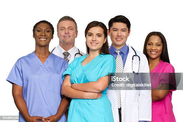Medizinische Team Stockfoto und mehr Bilder von Medizinischer Beruf - Medizinischer Beruf, Freisteller – Neutraler Hintergrund, Multikulturelle Gruppe