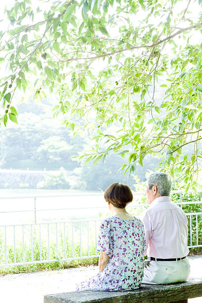 istock The old couple who sits down 174099669
