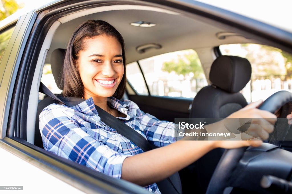 Feliz Menina adolescente Carro de Condução - Royalty-free 16-17 Anos Foto de stock