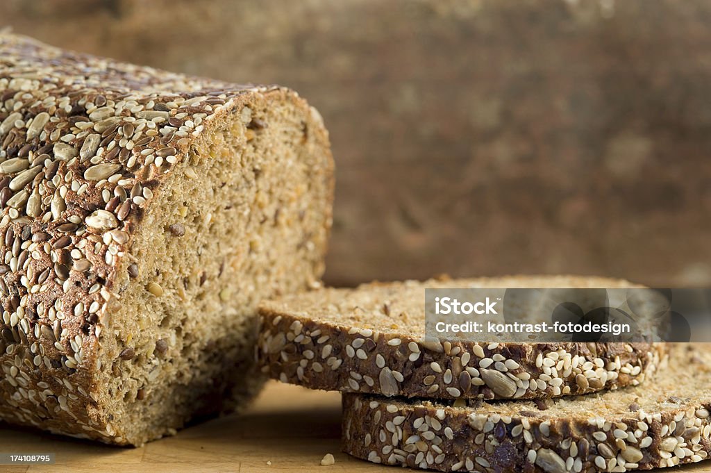 Страна хлеб, Eiweissbrot, Fitnessbrot - Стоковые фото Хлеб из семи злаков роялти-фри