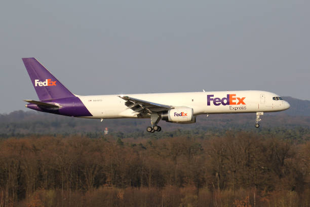 FedEx Boeing 757-200F Cologne, Germany - April 9, 2015: FedEx Boeing 757-200F with registration N916FD on short final for runway 14L of Cologne Bonn Airport. boeing 757 stock pictures, royalty-free photos & images